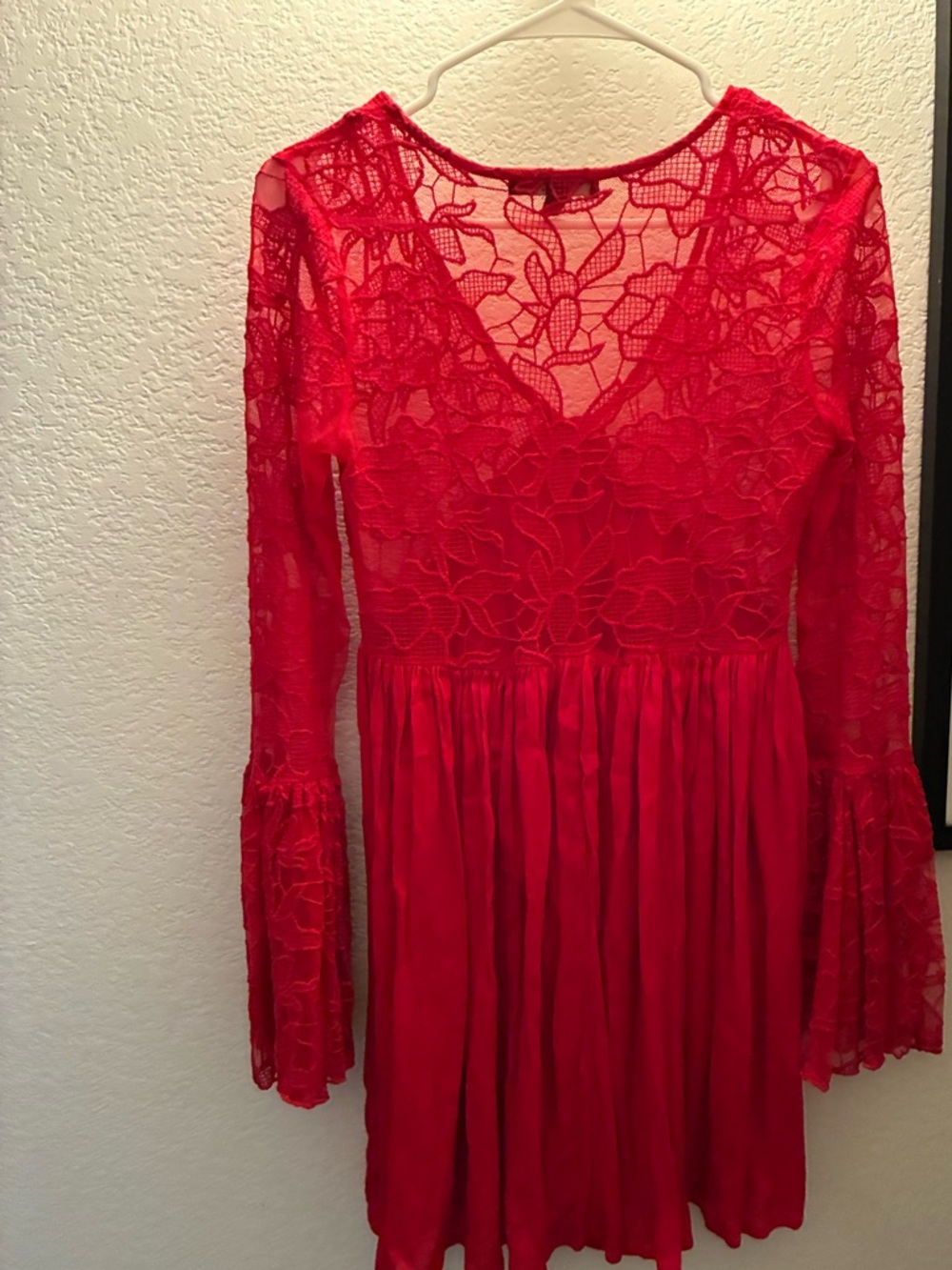 Romeo & Juliet Couture Red Floral Lace - Picture 6 of 10